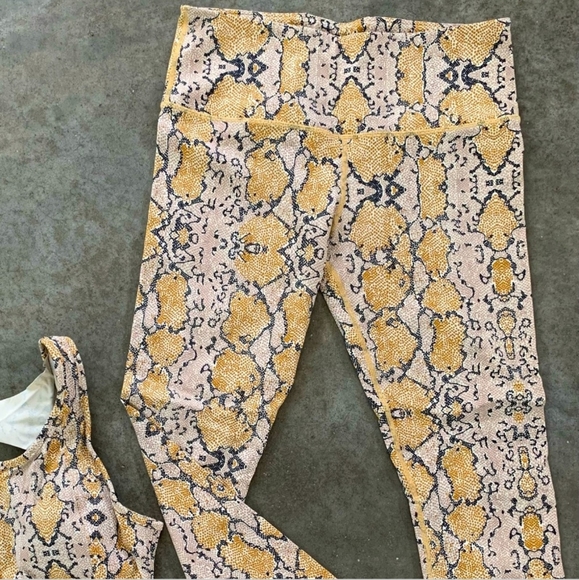 Varley Golden Snakeskin Sportsbra Zip Up Crop Top - Picture 7 of 7